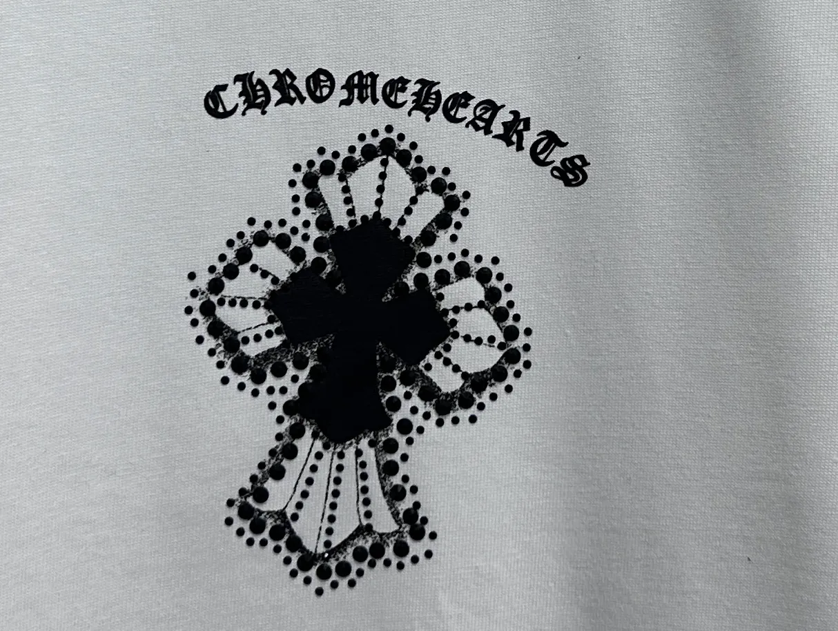 🅿️190 [ChromeHearts] ChromeHearts 25ss round neck T-shirt Original fabric Official same style Short-sleeved T-shirt Customized 260g same vat dyed fabric Very comfortable to the touch Latest brick cabinet synchronization for spring and summer Fashionable and personalized Super versatile and good-looking Very suitable for both men and women A must-have item Tag Collar label Washed wheat Complete with three standards Color: Black White Size: XS-L